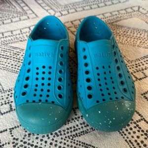 Jefferson bloom Natives size 10 pacific blue/Maria blue/ shell speckles